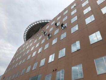 本日は窓ガラス清掃を行いました(*^_^*)
