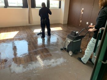 床のワックス掛けを行いました!(^^)!